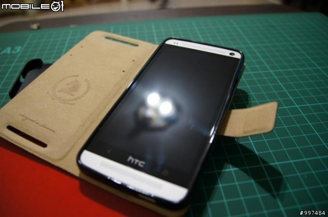 請問HTC NEW ONE 原廠側翻皮套(HC V841)有人入手了嗎?