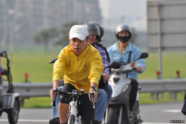 趕加班前, 拍拍看看的環台賽第六站+車友英姿(位置：五股疏洪道盡頭成蘆橋附近左轉處)