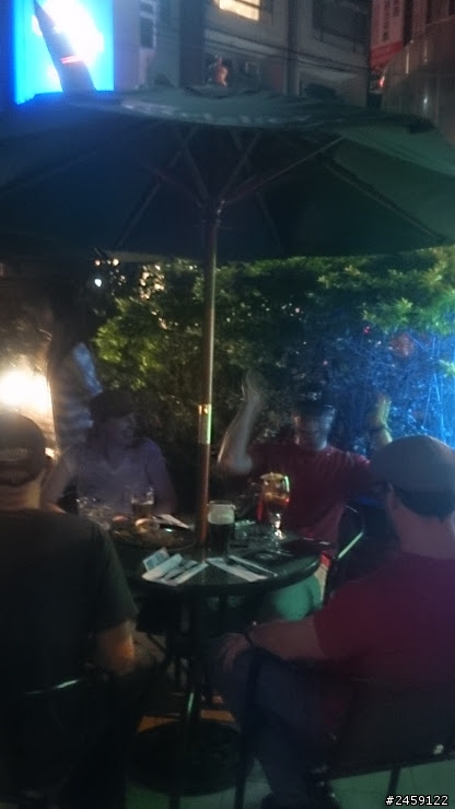 帶Z到餐廳裡拍照,結果好失望~是我不會用嗎?(已解決)