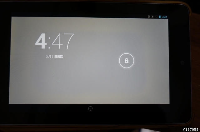 nexus 7 用不到半年螢幕就黃了