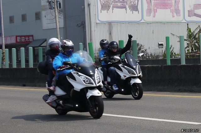 NIKITA300交流協會春遊活動~~~車超多的