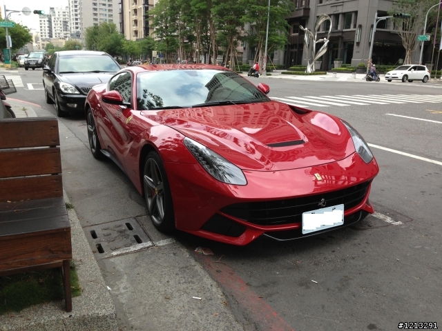 高雄 F12 Berlinetta