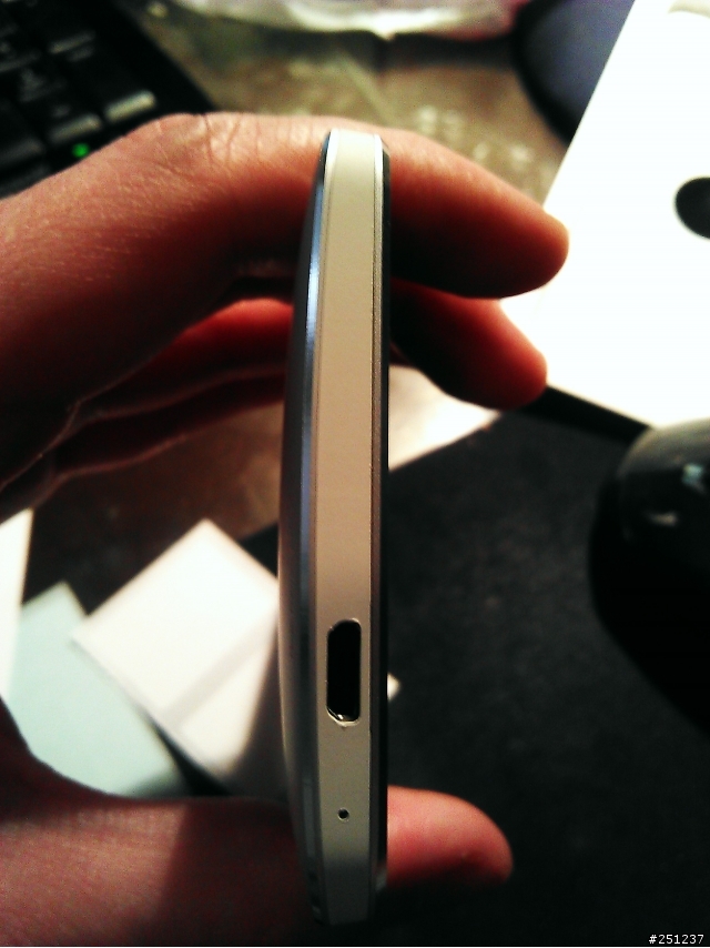 HTC ONE 加拿大 LTE 到手了!!.