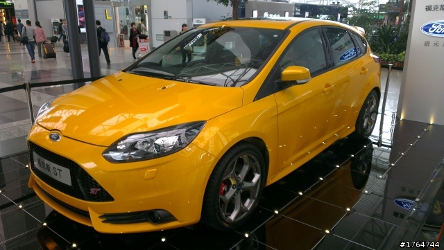三月在大陸出差時看到的focus ST
