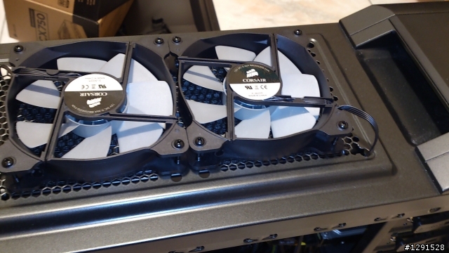 海盜 H100i 卡到 主機板散熱片，求解多謝(已解)