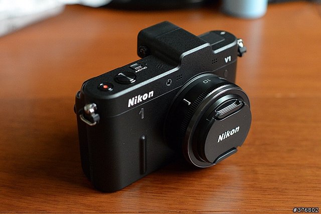 [開箱] 不是鐵桿粉絲還真買不下手的EVIL: Nikon V1