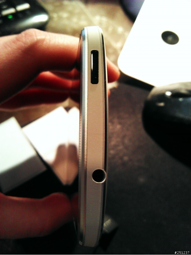 HTC ONE 加拿大 LTE 到手了!!.