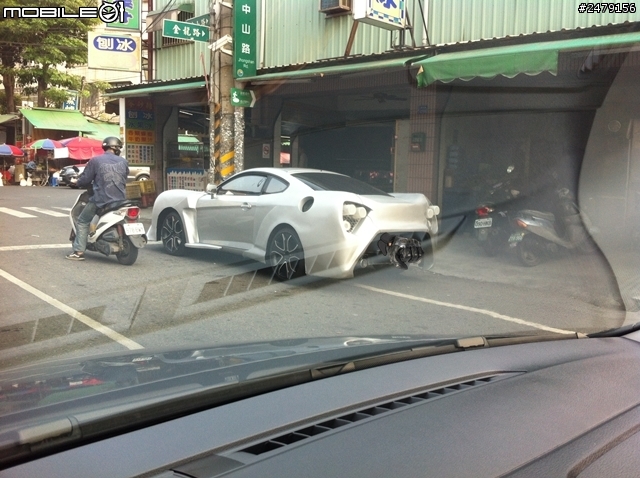 去義大路上看到一台怪車，請幫忙鑒定!