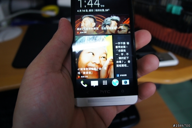 請問 HTCONE 關於 HONE鑑 根返回鑑的發燈亮 這樣算正常嗎 時有時無