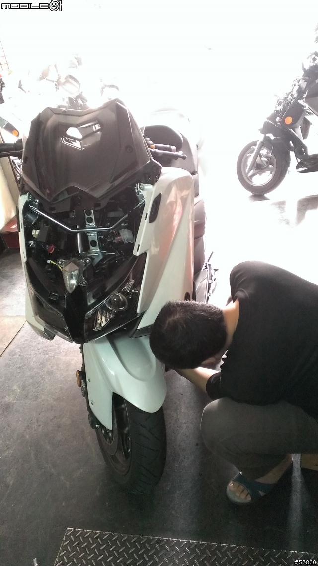 分享：TMAX530加裝DC12V車充！