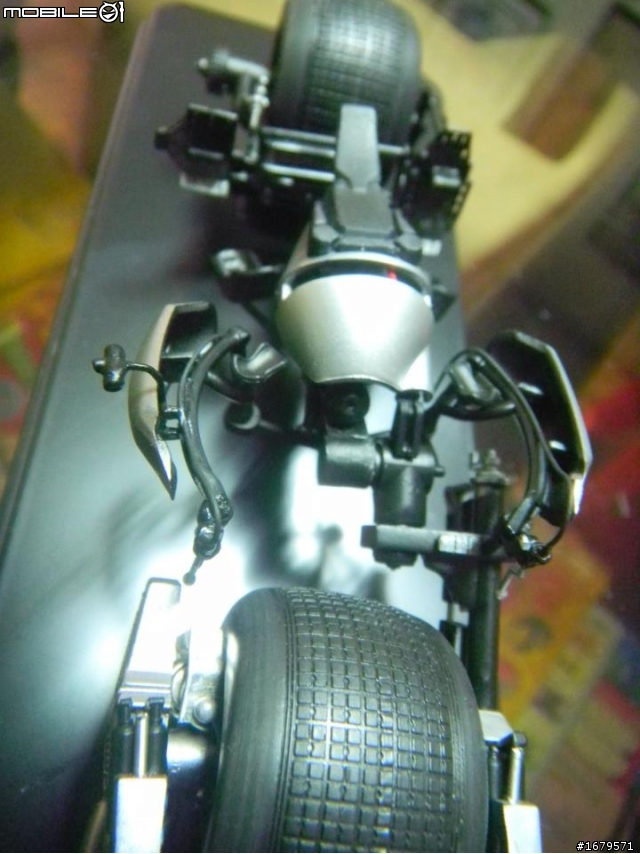 [改造製作分享] 黑暗騎士BAT POD 1/25會”翻輪”的蝙蝠機車