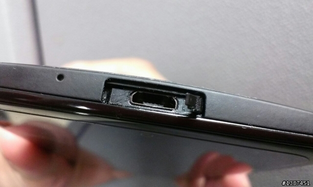 HTC Butterfly USB插槽蓋,使用一個多月就斷了...大家有相同的情況嗎?