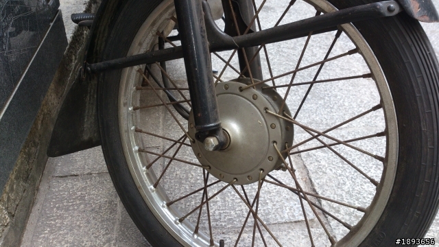 請問有人知道這台老檔車是叫什麼嗎