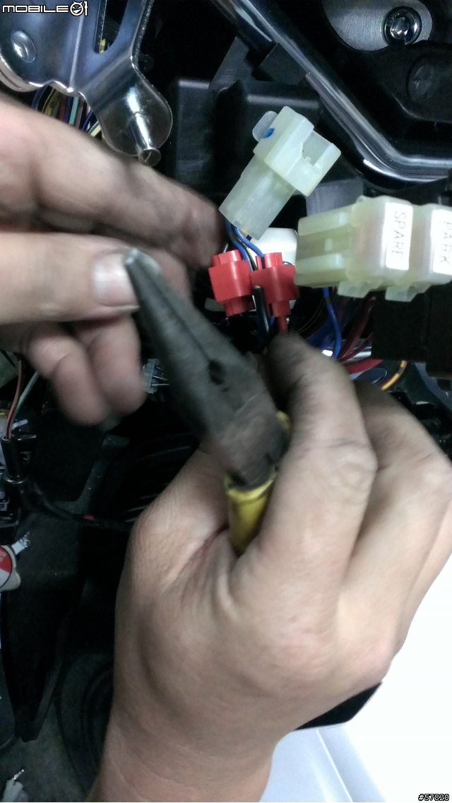 分享：TMAX530加裝DC12V車充！