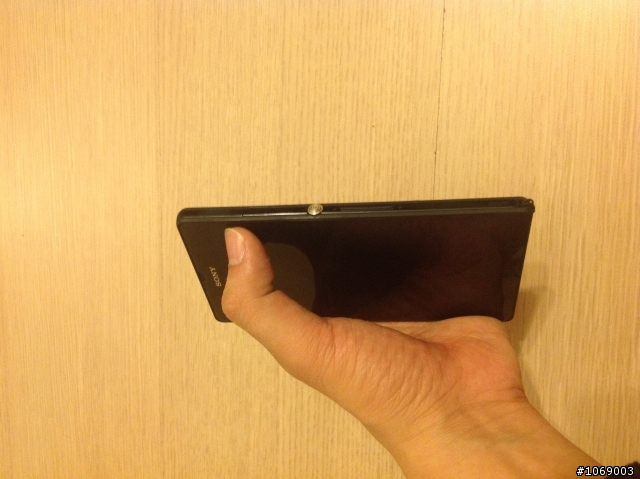 Xperia Z裝上防摔環還蠻不錯的〜