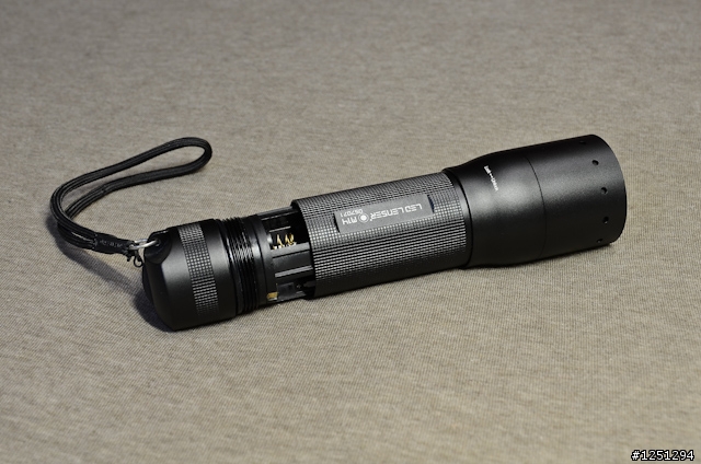 [亂開箱] 德國 LED LENSER M14 調焦手電筒