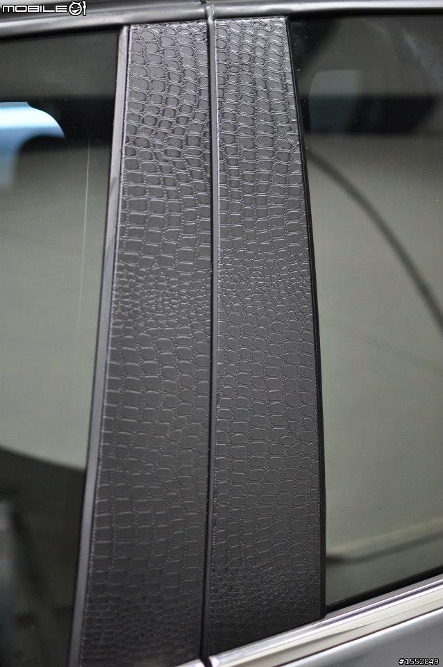 精緻的小灰GTI美感提升系列－B柱鱷魚皮包膜