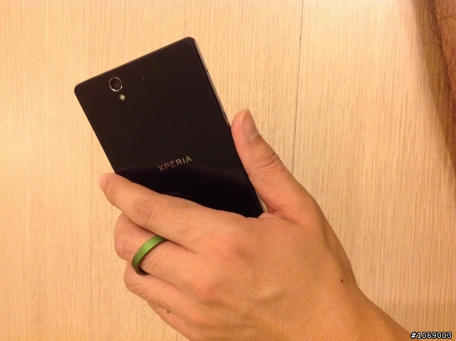 Xperia Z裝上防摔環還蠻不錯的〜