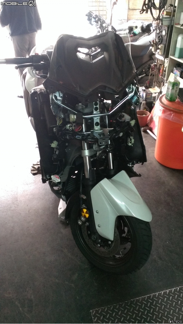 分享：TMAX530加裝DC12V車充！