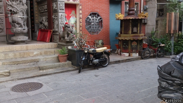 請問有人知道這台老檔車是叫什麼嗎