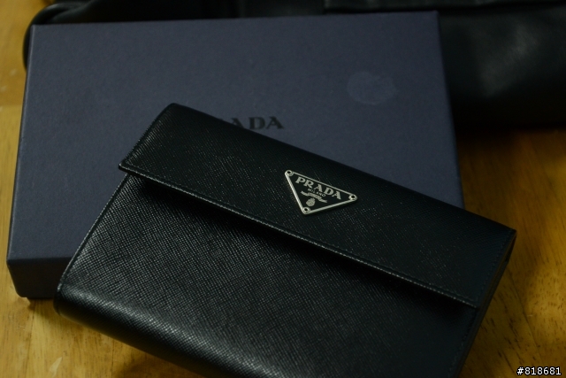 【分享】 PRADA Saffiano系列經典三角 防刮牛皮中夾