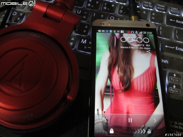 NEW HTC ONE M7遲來的開箱   (非常不專業)