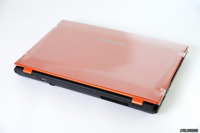 [開箱]取代桌機的筆電高CP值電競筆電-Gigabyte P2742G