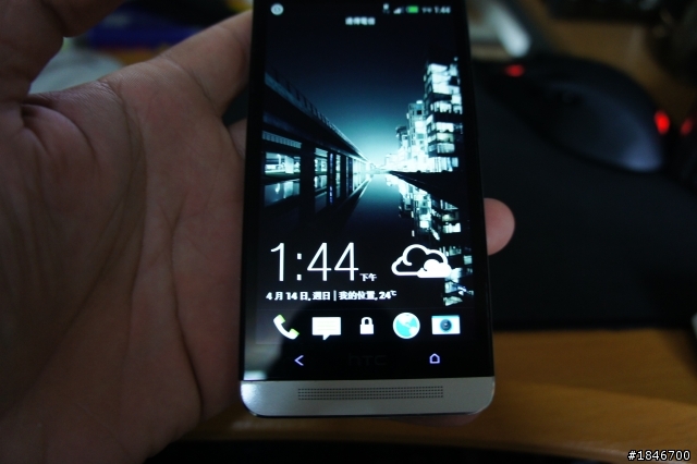 請問 HTCONE 關於 HONE鑑 根返回鑑的發燈亮 這樣算正常嗎 時有時無