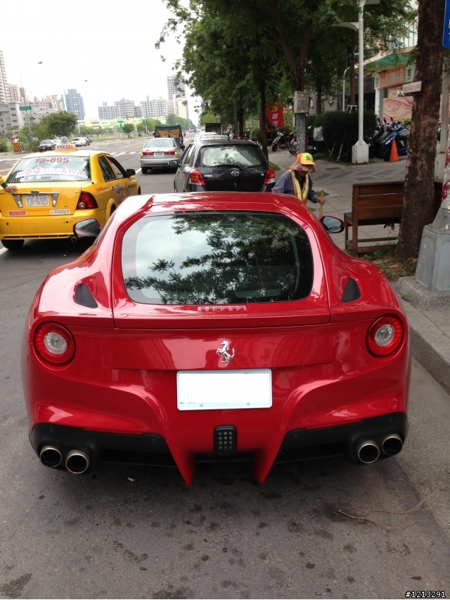 高雄 F12 Berlinetta