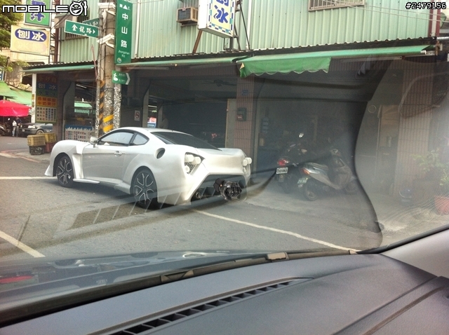 去義大路上看到一台怪車，請幫忙鑒定!