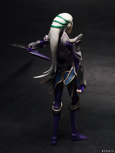 [分享] LoL 英雄聯盟 自製人形- 輕藐之月 Diana (圖多慎入)