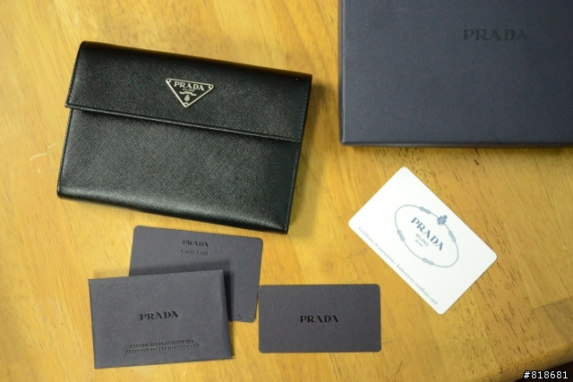 【分享】 PRADA Saffiano系列經典三角 防刮牛皮中夾
