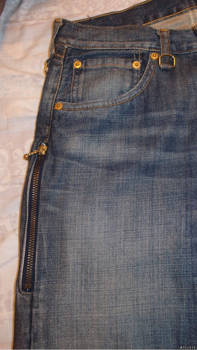 [分享]櫃子裡唯二的Levi's