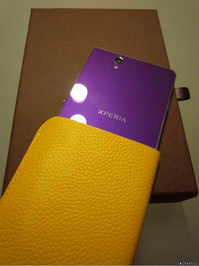 分享XPERIA Z手工訂做皮套+moshi絨布套