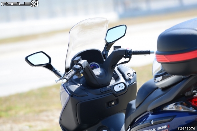 機車上安裝導航及行車紀錄器