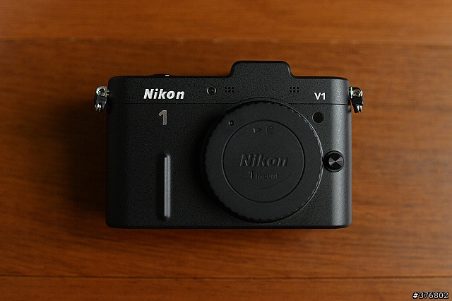 [開箱] 不是鐵桿粉絲還真買不下手的EVIL: Nikon V1