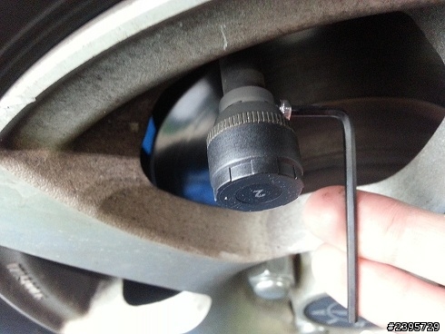 申辦E-Tag卻意外被汽車百貨台中崇德店推銷了...TYREDOG胎外式無線胎壓偵測器!!!感覺上還不賴錯，順便來個開箱文。