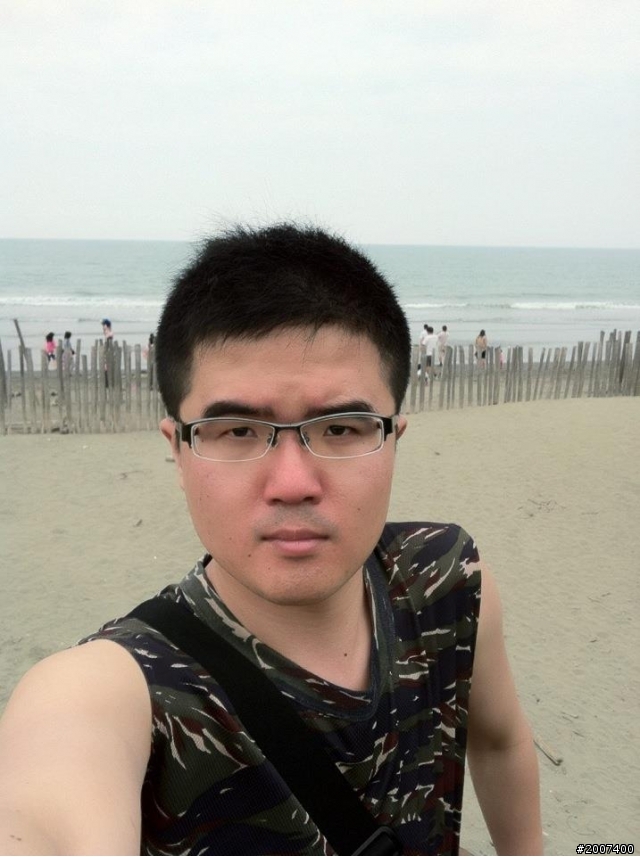 能否請各位神人協助 合成張 照片呢？