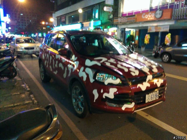 偽裝車?試車?不知是哪一家的新車?