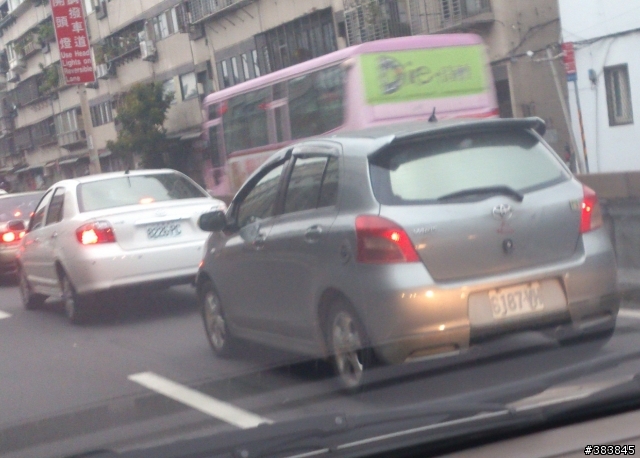路上白白車牌越來越多