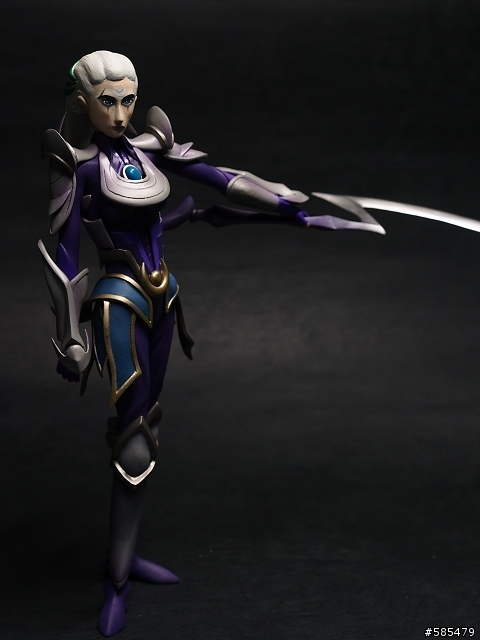 [分享] LoL 英雄聯盟 自製人形- 輕藐之月 Diana (圖多慎入)