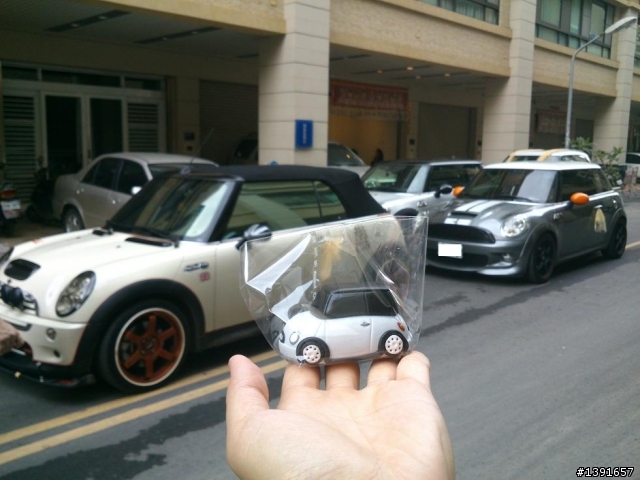 ３６台ＭＩＮＩ迎娶車隊
