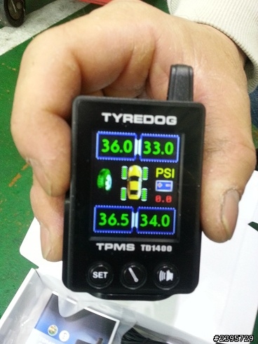申辦E-Tag卻意外被汽車百貨台中崇德店推銷了...TYREDOG胎外式無線胎壓偵測器!!!感覺上還不賴錯，順便來個開箱文。