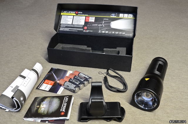 [亂開箱] 德國 LED LENSER M14 調焦手電筒