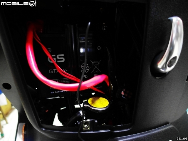 [AEON] 白色ELITE 300I雨中小貨卡到貨開箱 不拆殼燈眉DIY加上KOSO防水電壓表