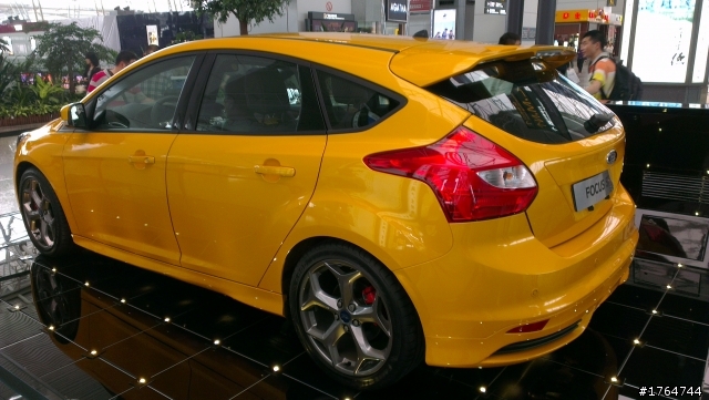 三月在大陸出差時看到的focus ST