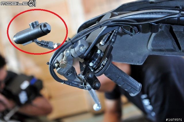 [改造製作分享] 黑暗騎士BAT POD 1/25會”翻輪”的蝙蝠機車