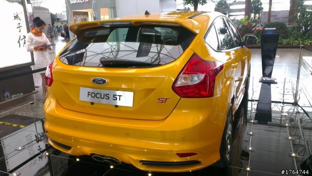 三月在大陸出差時看到的focus ST