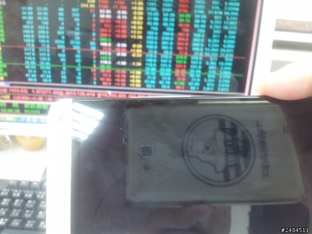 買到有點瑕疵的one正在考慮要不要直接用,因為真的很喜歡~