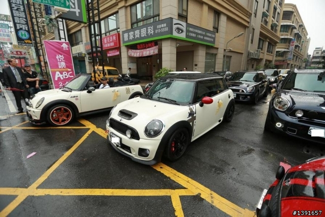 ３６台ＭＩＮＩ迎娶車隊